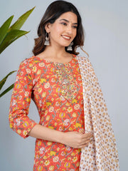 Women Floral Printed Regular Thread Work Pure Cotton Kurta with Trousers & With Dupatta