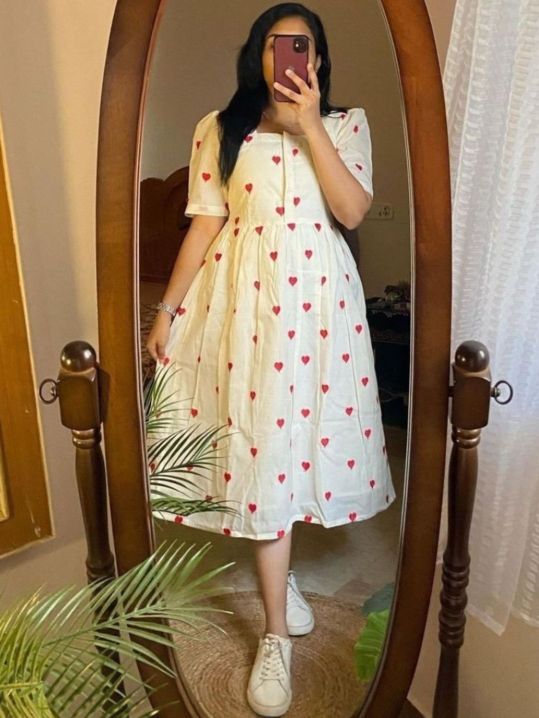 Women Geometric Embroidered Mirror Work Kurta